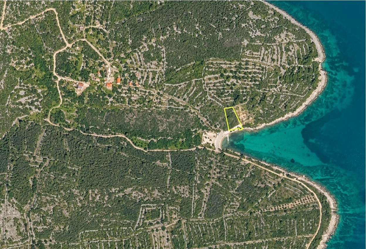 Aerial location image with the approximate plot outlined in yellow